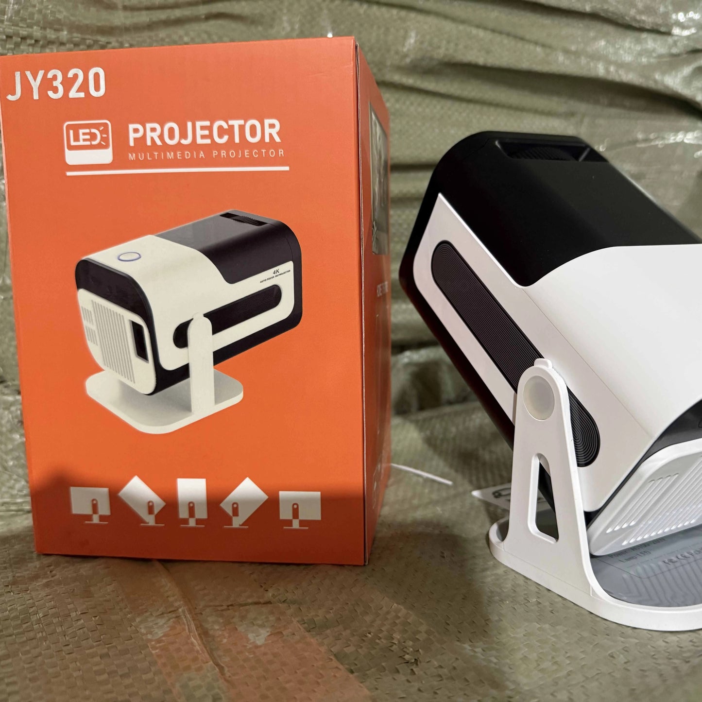 اجعل أي جدار يتحول إلى شاشة عرض عملاقة!